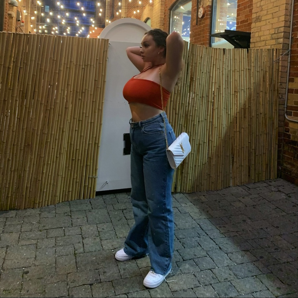 MEET YOUR POSHER BRI 🤍